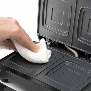 Opiekacz do kanapek Black+Decker BXSA751E (750W)