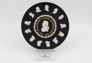 white on black bicential talerz dekoracyjny 21 cm wedgwood