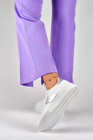 Białe sneakersy damskie na platformie ze srebrnym dodatkiem