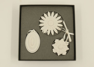 zestaw 3 małych porcelanowych zawieszek wedgwood