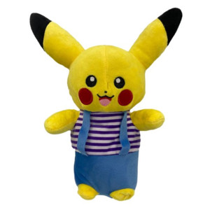 POKEMON Maskotka pluszowa Pikachu w ubranku 40cm