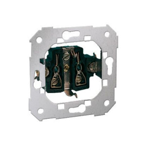 Gniazdo pojedyncze z uziemieniem typu Schuko 16A 75432-39 Simon 82 Kontakt-