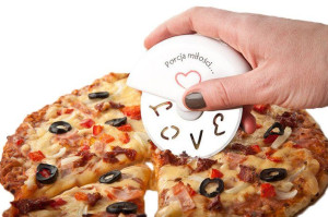 NÓŻ DO PIZZY Zakochany - Na walentynki śr. 12,5 cm
