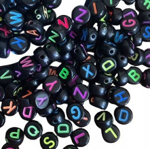 Koraliki Plastikowe Płaskie Literki Czarne