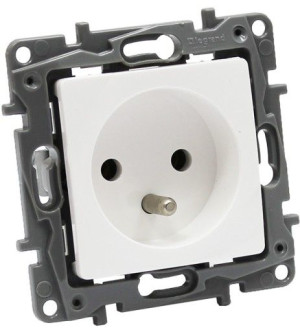 Legrand Niloe Eco Gniazdo Z/u Bolcem Białe 764540