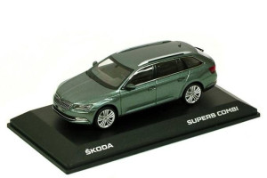 SkodaA Skoda Superb III Kombi, zielony