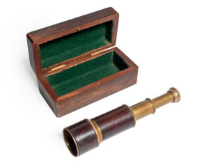 Mosiężno-skórzana luneta składana TEL-0124B w pudełku drewnianym; 18x4x4 cm