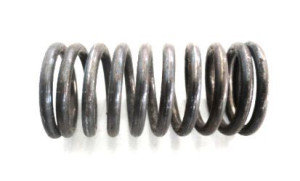 Sprężyna zaworu wewnętrzna T-25           D37E1007046