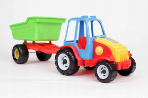 Traktor z przyczepą - model 220