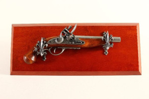 Replika Francuski Pistolet Piracki Na Tablo Denix Model 1012+tm+11g