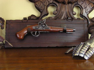 Pistolet Skałkowy Na Drewnianej Zawieszce K1094-53