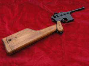 Replika Pistoletu Mauser C-96 Z Drewnianą Kolbą 1025