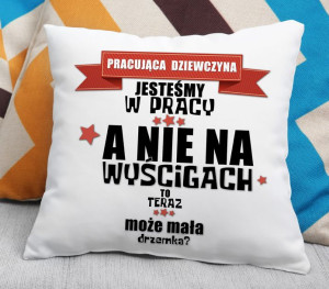 Poduszka -  Pracująca Dziewczyna - Jesteśmy w pracy, a nie na wyścigach