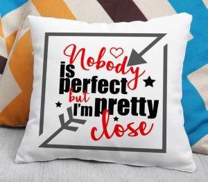 Poduszka - Nobody is perfect but I'm pretty close