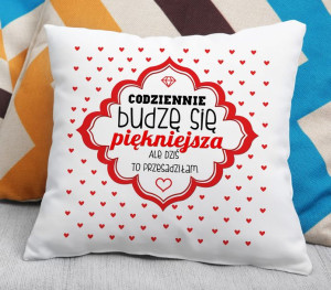 Poduszka - Codziennie budzę się piękniejsza ale dziś to przesadziłam