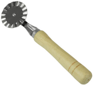 Klasyczne Radełko do ciasta uchwyt drewniany 16cm
