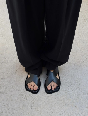 ALOHAS Nalu Black Leather Sandals - Black - 40
