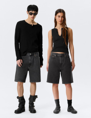 Weekday Galaxy Mid Rise Loose Denim Shorts - Black - 33