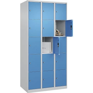 C+P 5er-Schließfachschrank Classic PLUS, 3 Abteile, lichtgrau / lichtblau, B 900 mm, 15 Fächer, mit Bodengleitern