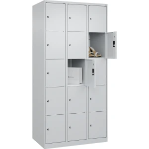 C+P 5er-Schließfachschrank Classic PLUS, 3 Abteile, lichtgrau, B 900 mm, 15 Fächer, mit Bodengleitern