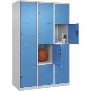 C+P 4er-Schließfachschrank Classic PLUS, 3 Abteile, lichtgrau / lichtblau, B 1200 mm, 12 Fächer, mit Bodengleitern