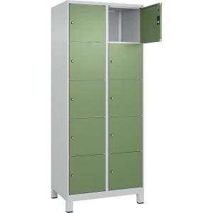 C+P 5er-Schließfachschrank Classic PLUS, 2 Abteile, lichtgrau / resedagrün, B 800 mm, 10 Fächer, mit Füßen