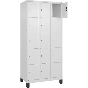 C+P 5er-Schließfachschrank Classic PLUS, 3 Abteile, verkehrsweiß, B 900 mm, 15 Fächer, mit Füßen
