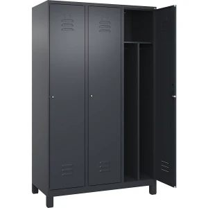 C+P Schwarz-Weiß-Spind Classic PLUS, schmal, 3 Abteile, verkürzte Trennwand mittig, grau, B 1200 mm, mit Füßen, Zylinderschloss, Trennwand mittig
