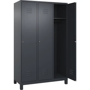 C+P Spind Classic PLUS, 3 Abteile, grau, B 1200 mm, mit Füßen, Zylinderschloss