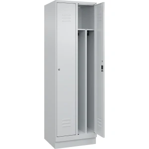 C+P Schwarz-Weiß-Spind Classic PLUS, schmal, 2 Abteile, verkürzte Trennwand mittig, lichtgrau, B 600 mm, mit Bodensockel, Zylinderschloss, Trennwand