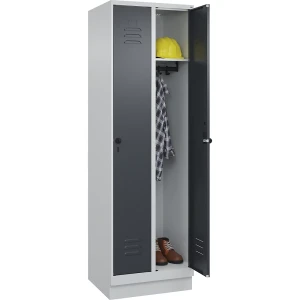 C+P Spind Classic PLUS, 2 Abteile, lichtgrau / grau, B 600 mm, mit Bodensockel, Drehriegel
