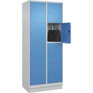 C+P 4er-Schließfachschrank Classic PLUS, 2 Abteile, lichtgrau / lichtblau, B 800 mm, 8 Fächer, mit Bodensockel