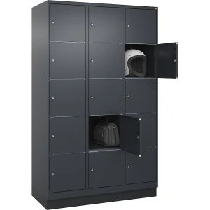 C+P 5er-Schließfachschrank Classic PLUS, 3 Abteile, grau, B 1200 mm, 15 Fächer, mit Bodensockel