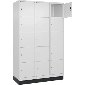 C+P 5er-Schließfachschrank Classic PLUS, 3 Abteile, verkehrsweiß, B 1200 mm, 15 Fächer, mit Bodensockel