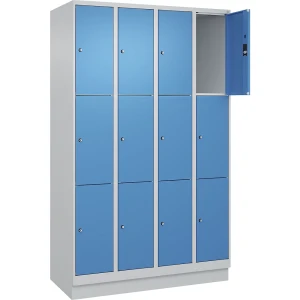 C+P 3er-Schließfachschrank Classic PLUS, 4 Abteile, lichtgrau / lichtblau, B 1200 mm, 12 Fächer, mit Bodensockel