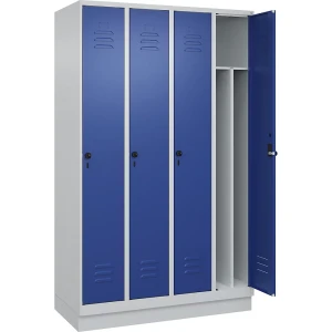 C+P Schwarz-Weiß-Spind Classic PLUS, schmal, 4 Abteile, verkürzte Trennwand mittig, lichtgrau / enzianblau, B 1200 mm, mit Bodensockel, Drehriegel,