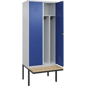 C+P Schwarz-Weiß-Spind Classic PLUS Sitzbank, schmal, 2 Abteile, verkürzte Trennwand mittig, lichtgrau / enzianblau, B 800 mm, Zylinderschloss,