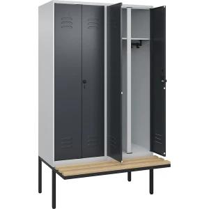 C+P Schwarz-Weiß-Spind Classic PLUS Sitzbank, Trennwand mittig, 2 Abteile, lichtgrau / grau, B 1200 mm, Sicherheits-Drehriegel, auskragend,