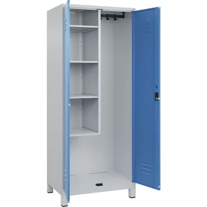C+P Putzmittelspind Classic PLUS, 1 Abteil, Trennwand mittig, verkürzt, lichtgrau / lichtblau, B 800 mm, mit Füßen, Zylinderschloss