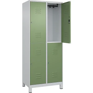C+P Doppelstock-Spind Classic PLUS, 2 Abteile, lichtgrau / resedagrün, HxB 1950 x 800 mm, mit Füßen, Zylinderschloss