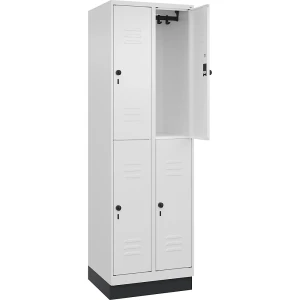 C+P Doppelstock-Spind Classic PLUS, 2 Abteile, verkehrsweiß, HxB 1950 x 600 mm, mit Bodensockel, Drehriegel