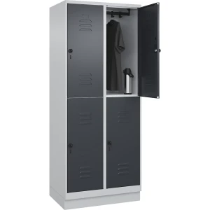 C+P Doppelstock-Spind Classic PLUS, 2 Abteile, lichtgrau / grau, HxB 1950 x 800 mm, mit Bodensockel, Drehriegel