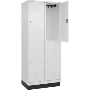 C+P Doppelstock-Spind Classic PLUS, 2 Abteile, verkehrsweiß, HxB 1950 x 800 mm, mit Bodensockel, Zylinderschloss