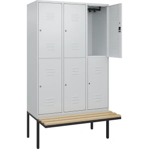 C+P Doppelstock-Spind Classic PLUS Sitzbank, 3 Abteile, lichtgrau, B 1200 mm, Zylinderschloss, auskragend, Buche-Hartholz