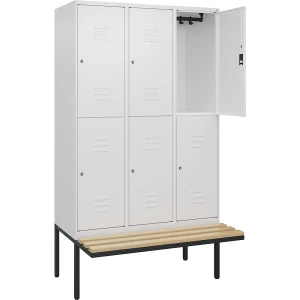 C+P Doppelstock-Spind Classic PLUS Sitzbank, 3 Abteile, verkehrsweiß, B 1200 mm, Zylinderschloss, auskragend, Buche-Hartholz