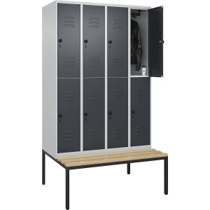 C+P Doppelstock-Spind Classic PLUS Sitzbank, 4 Abteile, lichtgrau / grau, B 1200 mm, Sicherheits-Drehriegel, untergebaut, Buche-Hartholz