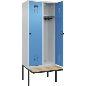 Spind Evolo PLUS Sitzbank, 2 Abteile, lichtgrau / lichtblau, B 800 mm, Sicherheits-Drehriegel, mit auskragender Sitzbank, Buche kaiserkraft