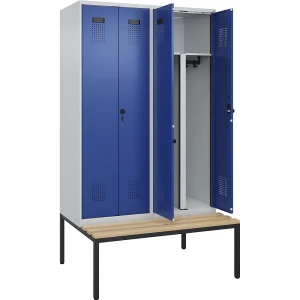 kaiserkraft Schwarz-Weiß-Spind Evolo PLUS Sitzbank, 4 Abteile, verkürzte Trennwand mittig, lichtgrau / enzianblau, B 1200 mm, Sicherheits-Drehriegel,