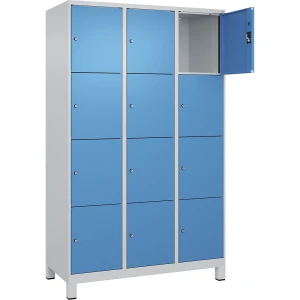 4er-Schließfachschrank Evolo PLUS, 3 Abteile, lichtgrau / lichtblau, B 1200 mm, 12 Fächer, mit breiten Füßen, Zylinderschloss kaiserkraft