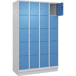 5er-Schließfachschrank Evolo PLUS, 4 Abteile, lichtgrau / lichtblau, B 1200 mm, 20 Fächer, mit Bodensockel, Zylinderschloss kaiserkraft